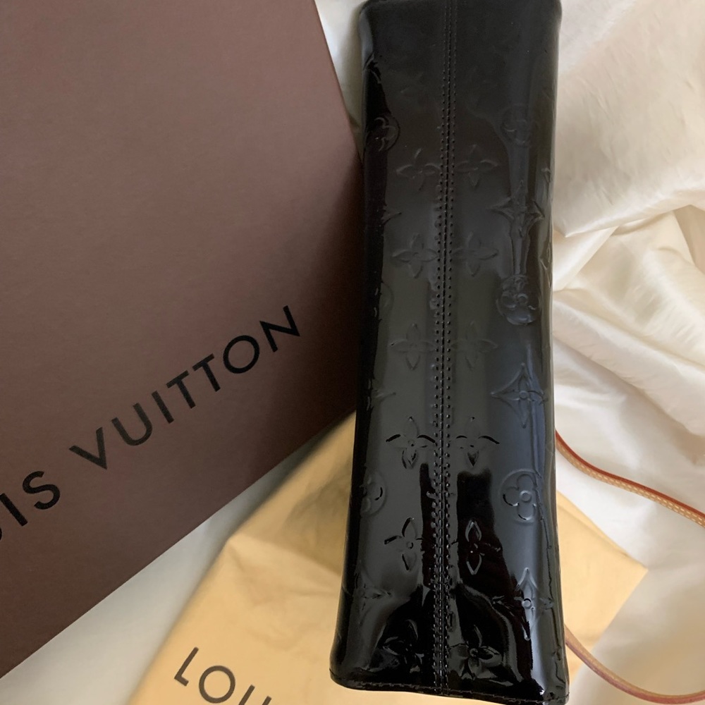 LOUIS VUITTON
Vernis Roxbury Drive Amarante - Picture 8 of 16